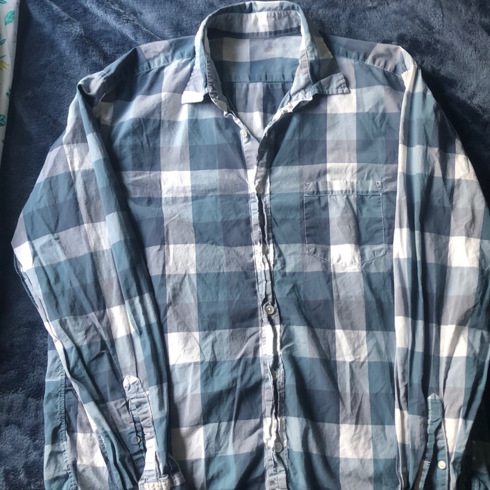 Men’s blue plaid light weight button down shirt